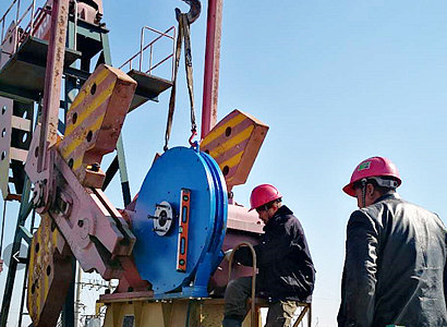 創(chuàng)新形成了抽油機(jī)半直驅(qū)采油技術(shù)，**了系統(tǒng)能耗減少了維護(hù)工作量，提高了**性